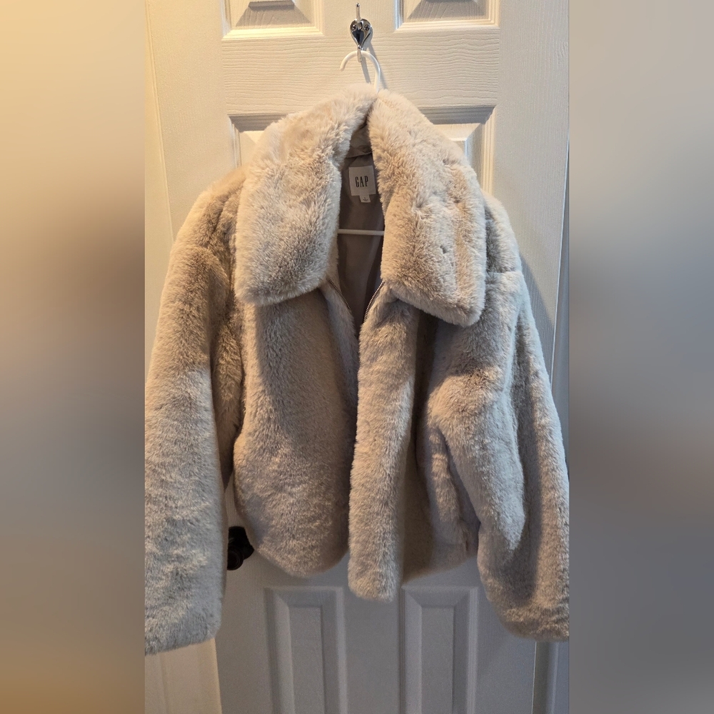 GAP Women's Soft Cream Faux Fur Jacket